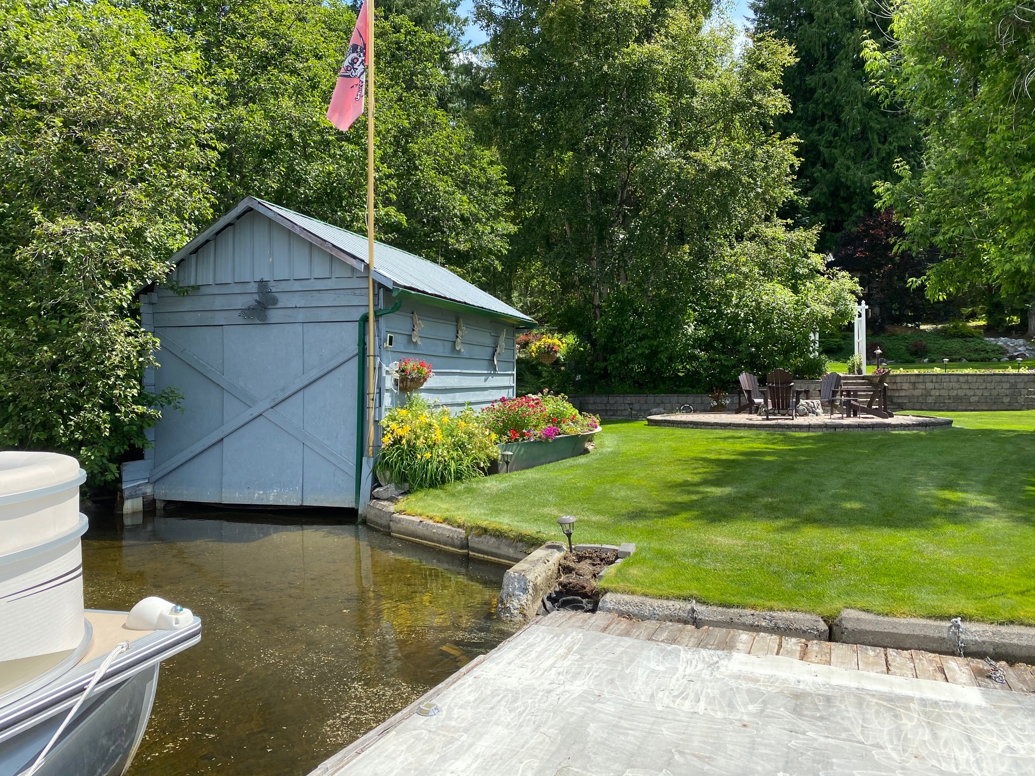 5545 East Barriere Lake FSR Lakefront Lake Front 208 ft of beach